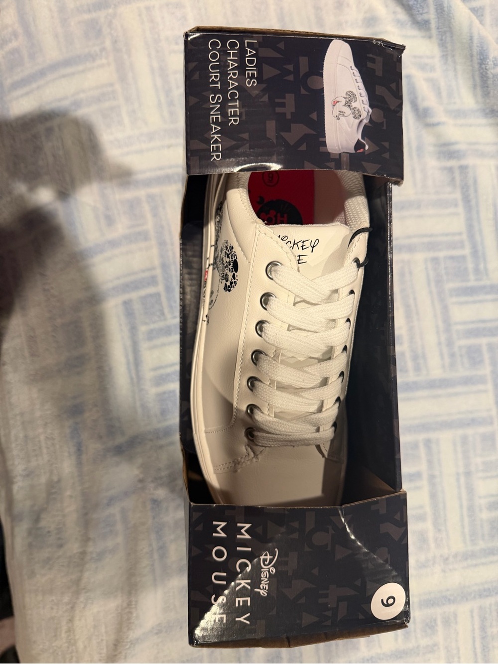 Mickey Mouse Shoes - sz 9 - Picture 2 of 4